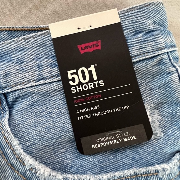 NWT levis denim shorts - Picture 3 of 4